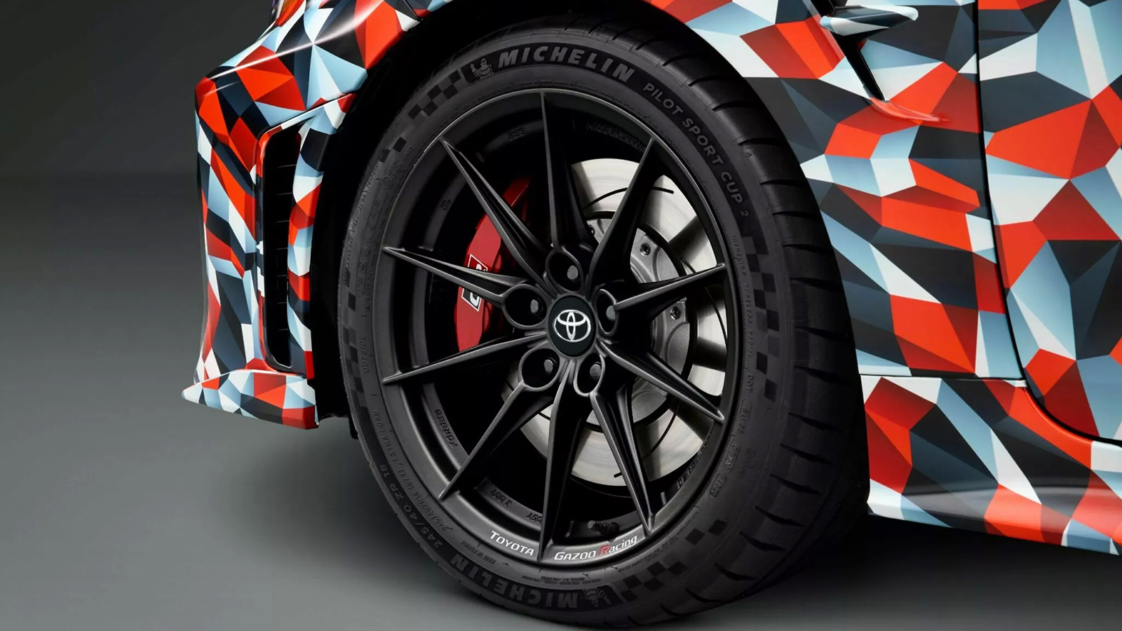 Πρώτες επίσημες teaser εικόνες της αναβαθμισμένης Toyota GR Corolla